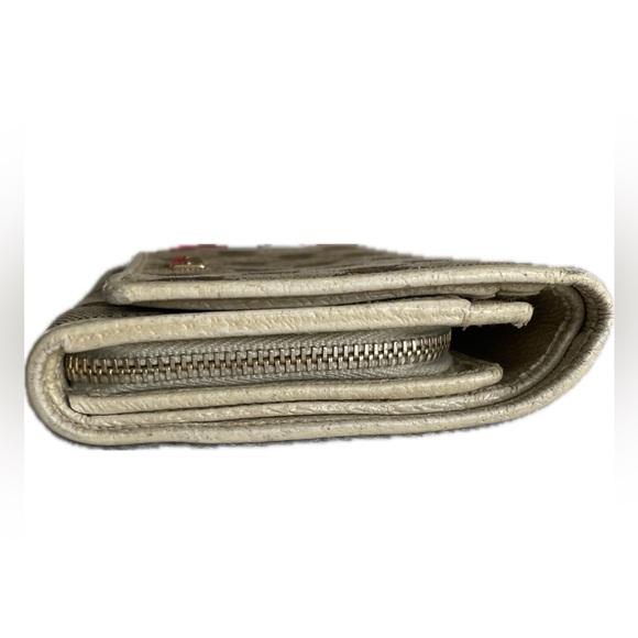 GUCCI GG Monogram Metal Bar Continental Flap
Wallet - Picture 3 of 11